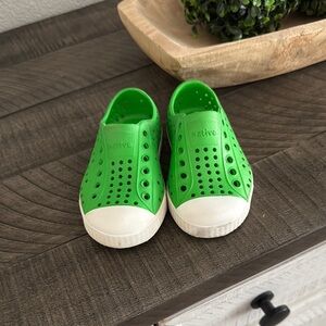 Native Kids Water Shoes - Vibrant Green and White